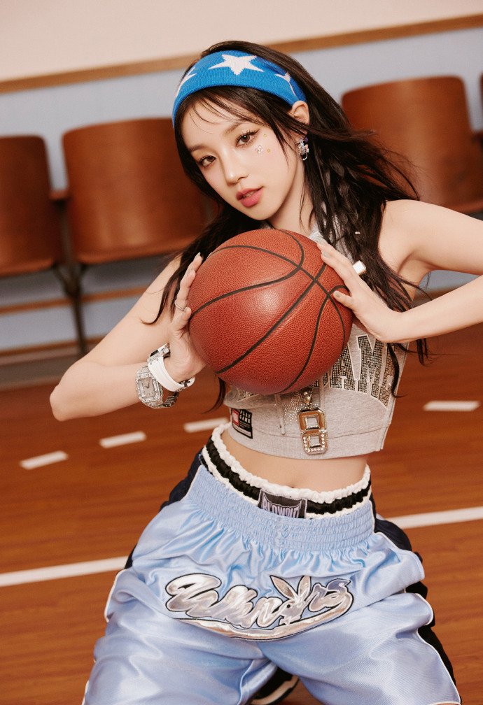 宋雨琦NBA聚星名人赛现场献唱《On Clap》《Freak》《Red Rover》三首歌…|宋雨琦|NBA|Freak_新浪新闻