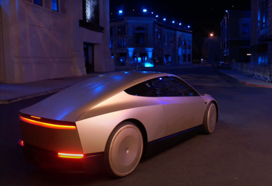 特斯拉版“萝卜快跑”围追堵截