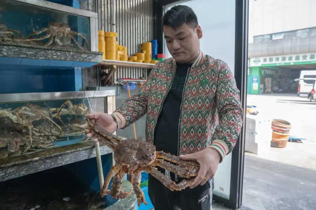 鲜活帝王蟹.周宣羽 王一晓 摄