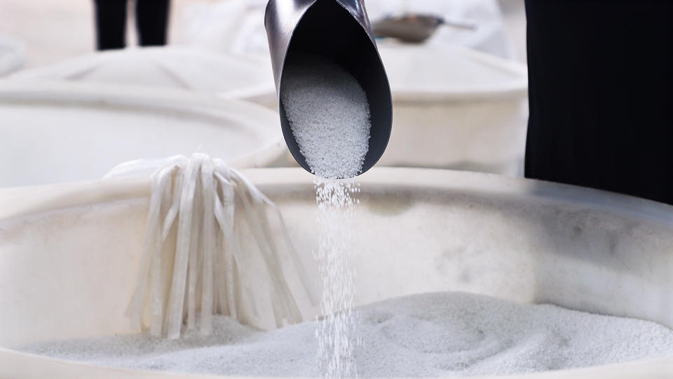 白刚玉是一种什么“玉”？山东这种“特产”全国第一|氧化铝|白刚玉|耐火材料_新浪新闻