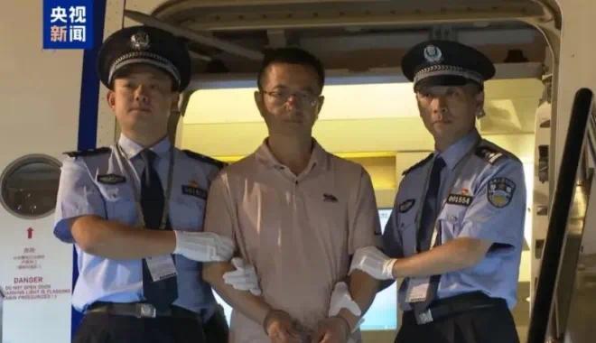 (姜诚君在境外落网并遣返回国,图源央视新闻)这是我国"天网"行动的