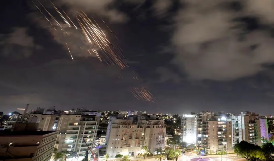 伊朗本周对以色列多个目标发动弹道导弹袭击&nbsp;英国《卫报》配图