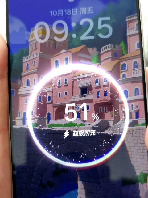 OPPO Find X8 充电动画特效 又出现了水波纹扭曲当前页面，这种设计思路我喜欢_新浪新闻