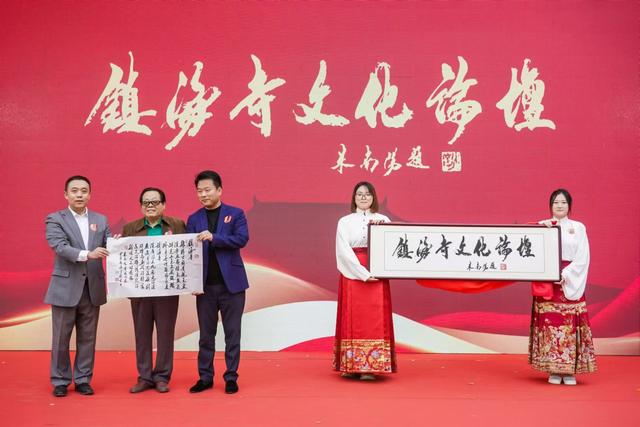 现场题字,赋词(北京燕京八绝朝阳馆供图)