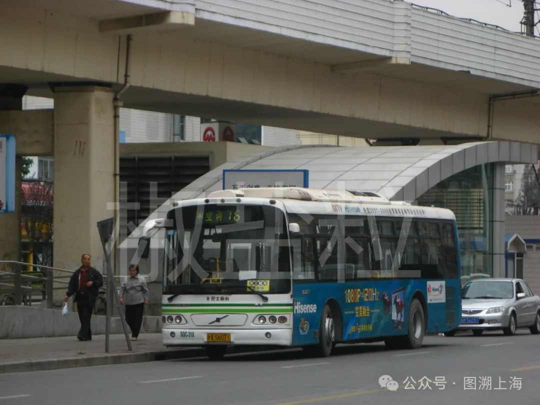 76路SWB6100V(S0C)型客车，凯旋路（魏家钧 摄，2008）