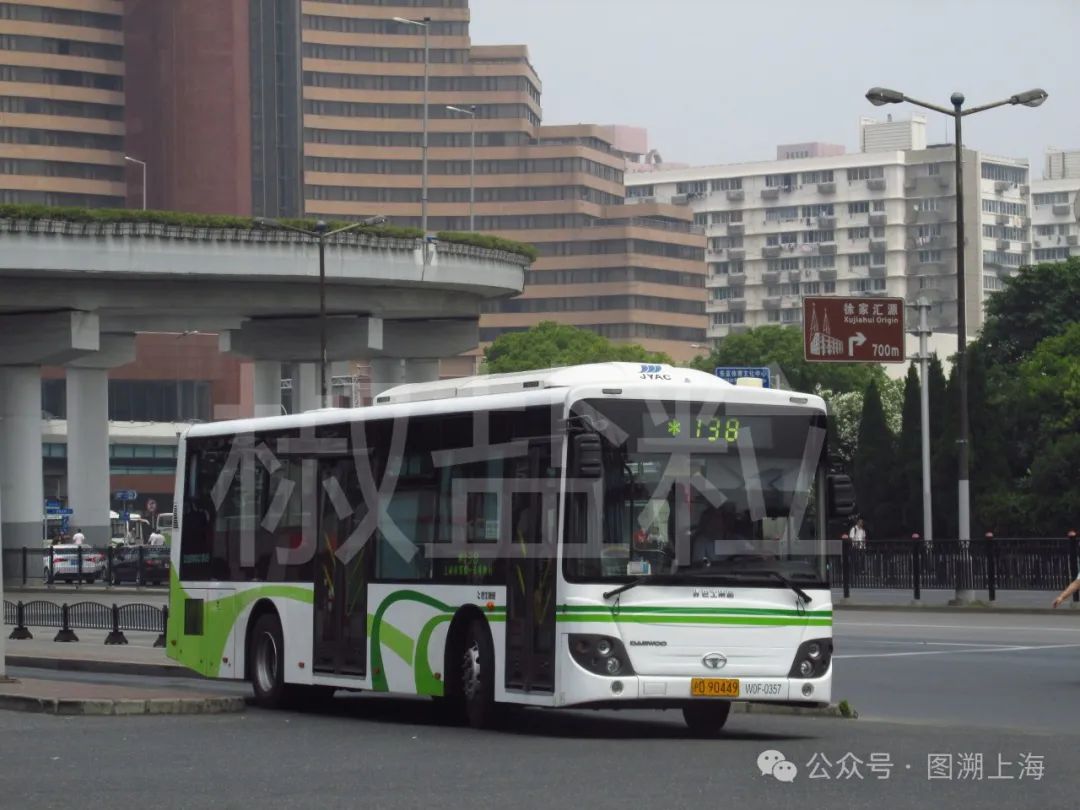 138路SXC6105G5(W0F)型客车，长寿新村（魏家钧 摄，2014）