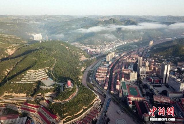 图为航拍延安市安塞区.毛建军 摄