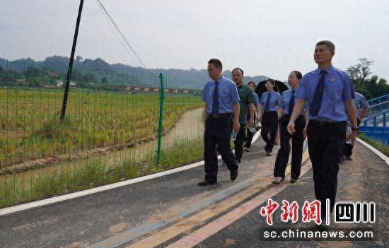 联合巡田活动。名山检察 供图