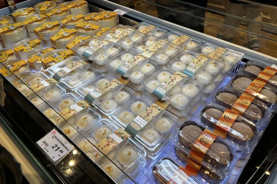 榴莲千层、桂花酒酿大福等网红产品 雪豹财经社（摄）