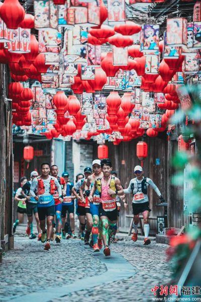 图为2024张三丰故里·邵武古道越野赛暨福建省越野跑联赛(邵武站)现场。