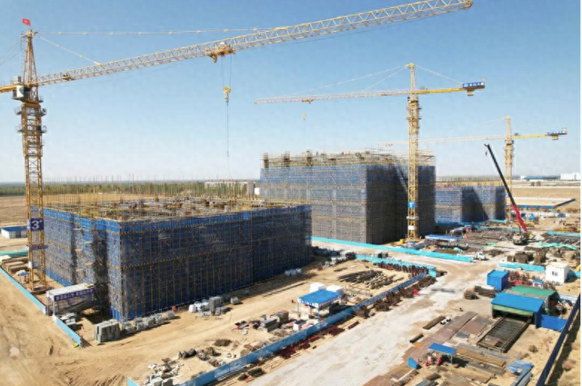 正在建设中的汇能卓正新材料项目基地一角。