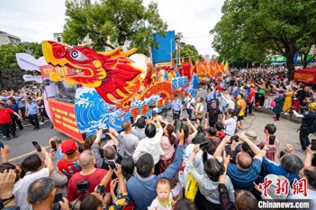 道县龙船巡游。道县县委宣传部供图