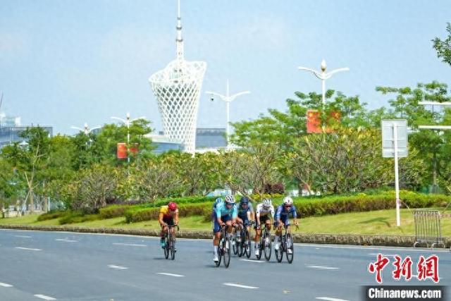 10月20日，2024环粤港澳大湾区城市自行车挑战赛(东莞滨海湾站)现场。 广东省社训中心 供图