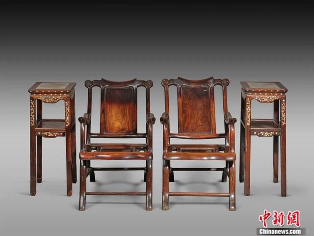 红木螺钿家具。华侨博物院供图