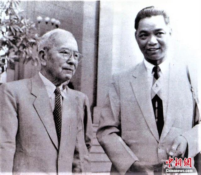 1956年陈嘉庚先生与孙炳炎先生(右)在北京合影。华侨博物院供图