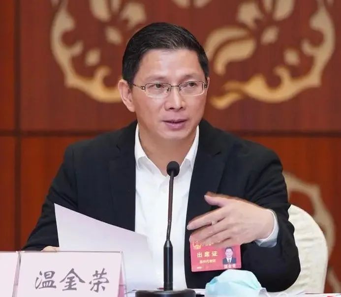 他此前任广东省惠州市委副书记,市政府市长,党组书记.