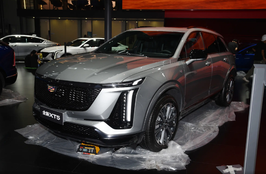 优惠13万，2.0T＋9AT，全系4驱！33英寸9K屏！燃油SUV卷疯了？