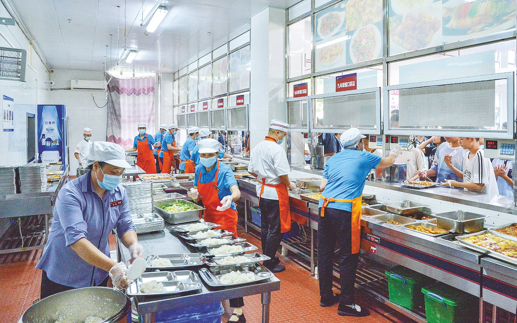 把好"三道关" 守护"校园餐"