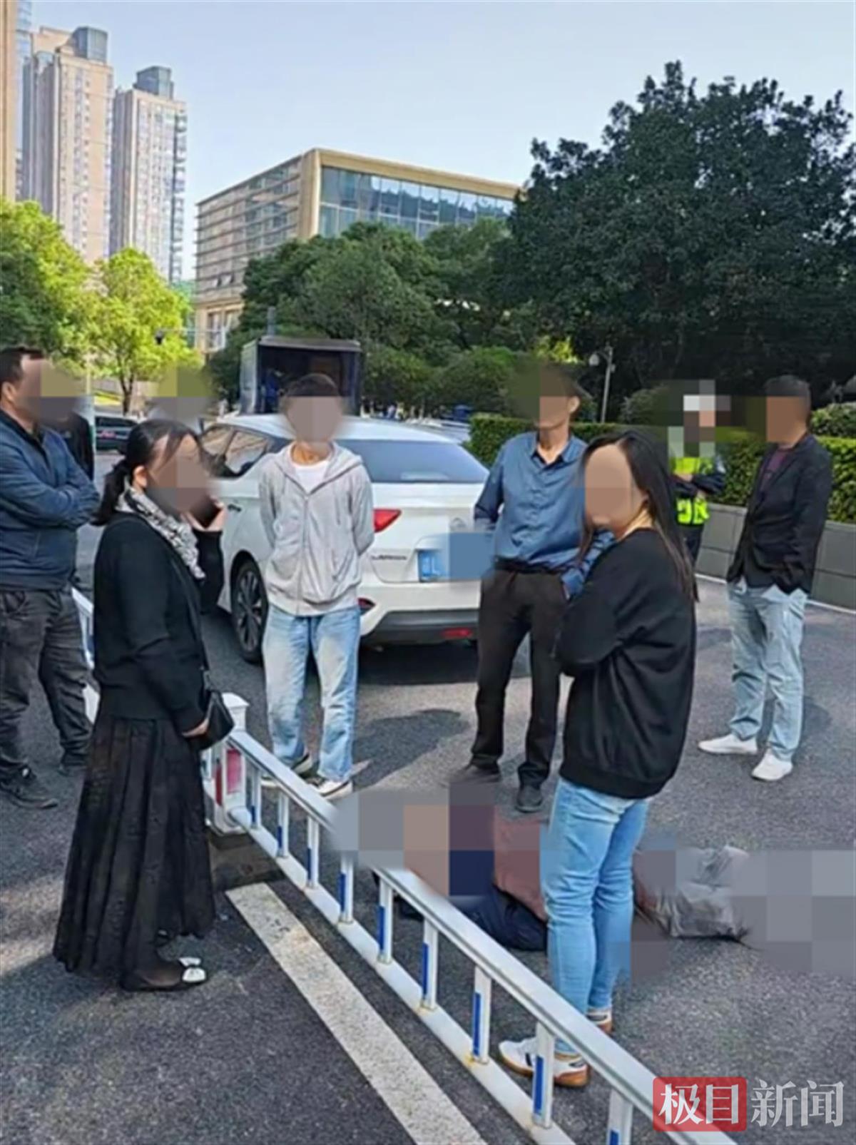 南昌男子讨薪不成反被对方车辆撞伤？警方：工友受轻伤，正调查处理|南昌市|讨薪_新浪新闻