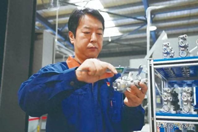 "技能大师工作室"绽放创新光芒|刘新勇_新浪财经_新浪网