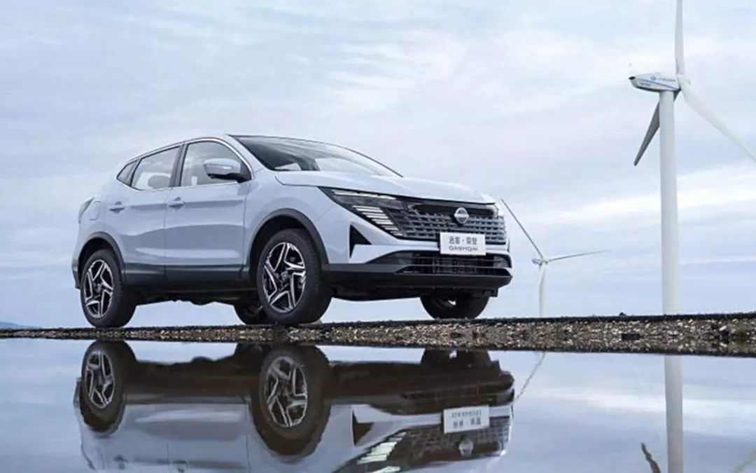 此次逍客·荣誉的上市,产品实力更强,价格也更具竞争力.售价11.99-14.