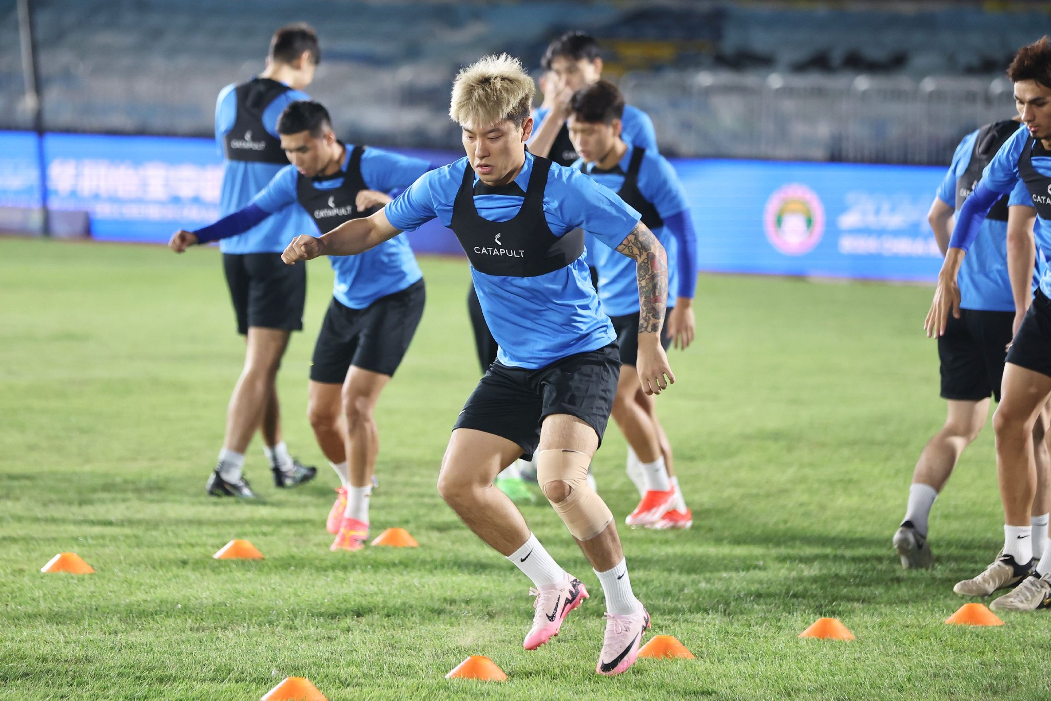 何超表示,球队在过去两年间长期拖欠奖金,甚至后来连