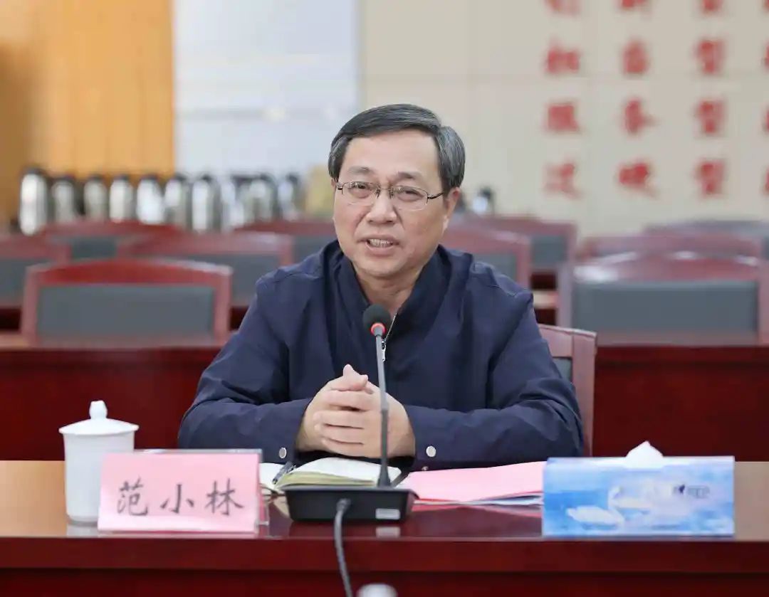 省委组织部分管日常工作的副部长徐忠同志宣布省委关于抚州市委主要