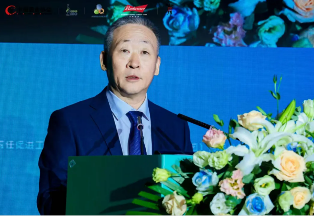 （中国酒业协会理事长宋书玉）