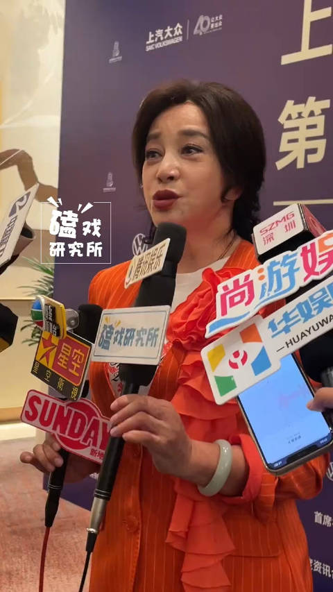 74岁刘晓庆谈“传奇女性”:我克服了很多困难!|刘晓庆|刘晓_新浪新闻