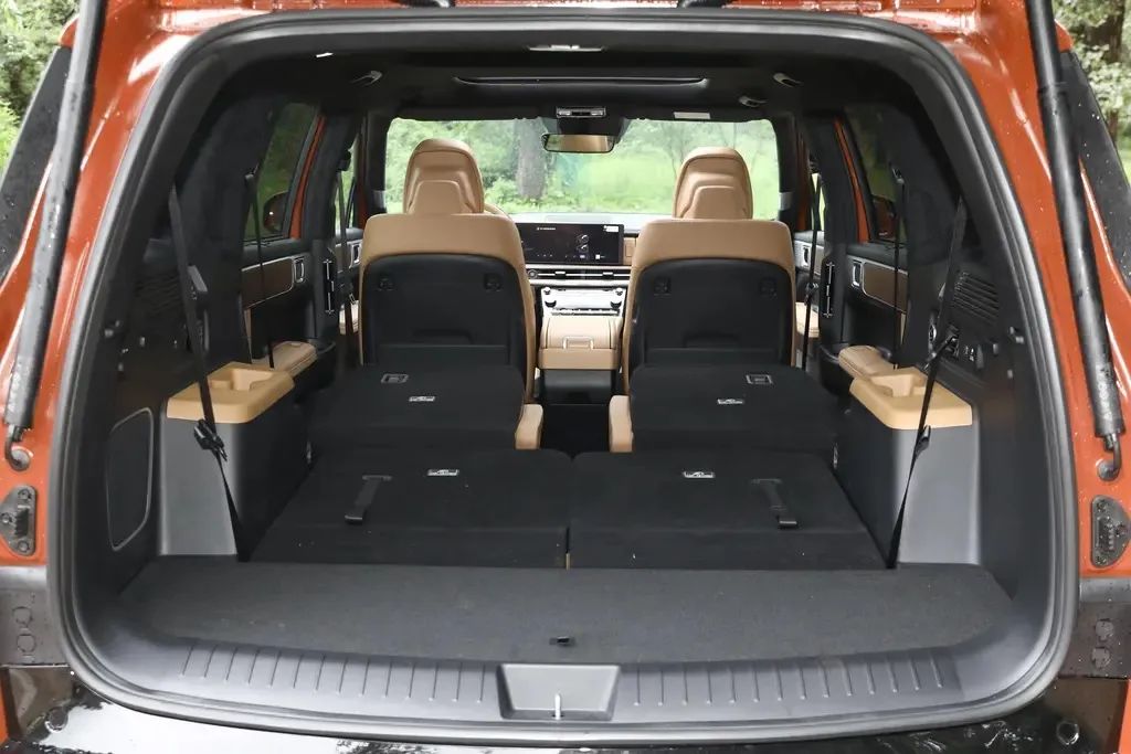 2米8轴距方盒子，4驱带锁，5/6/7座，总有一款是你的菜