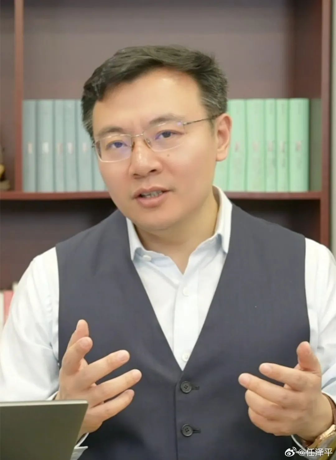 印钱生娃建议争议 任泽平2万亿生育基金靠谱吗