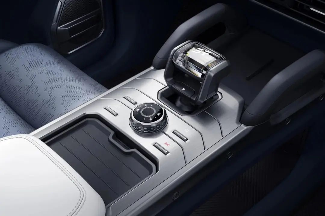 2米8轴距方盒子，4驱带锁，5/6/7座，总有一款是你的菜