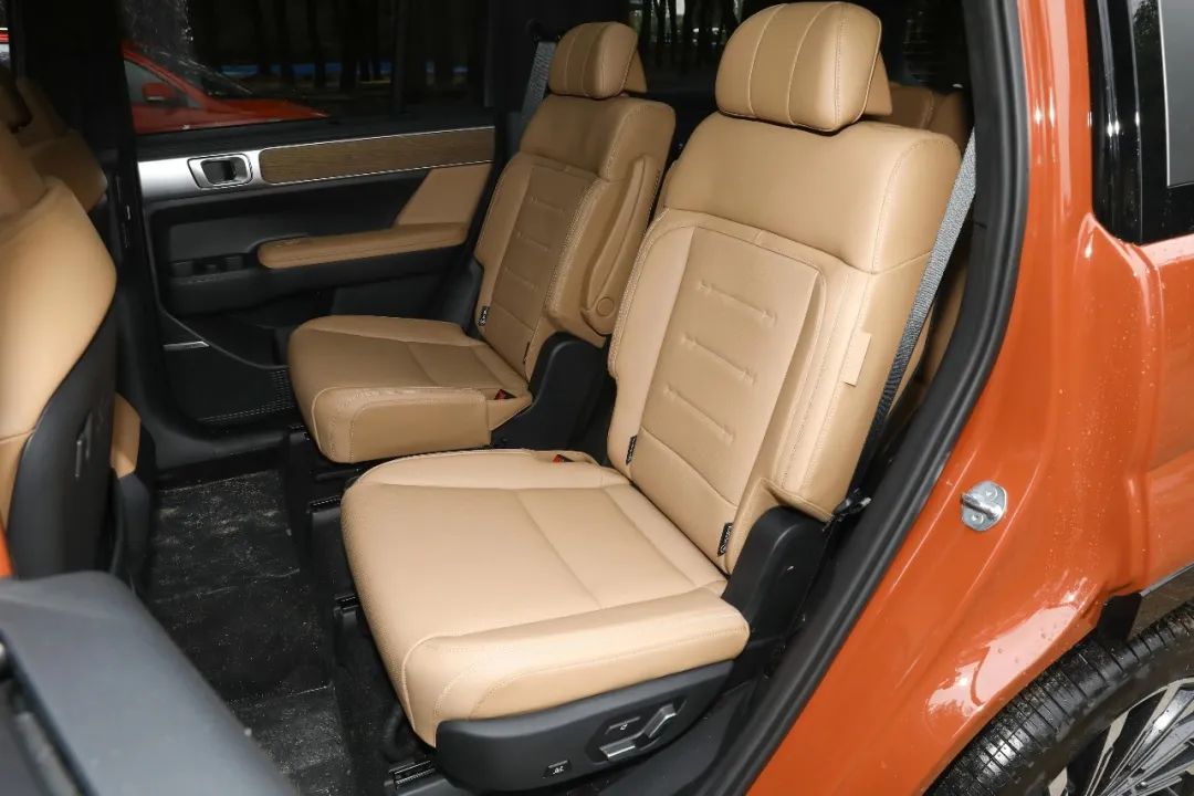 2米8轴距方盒子，4驱带锁，5/6/7座，总有一款是你的菜