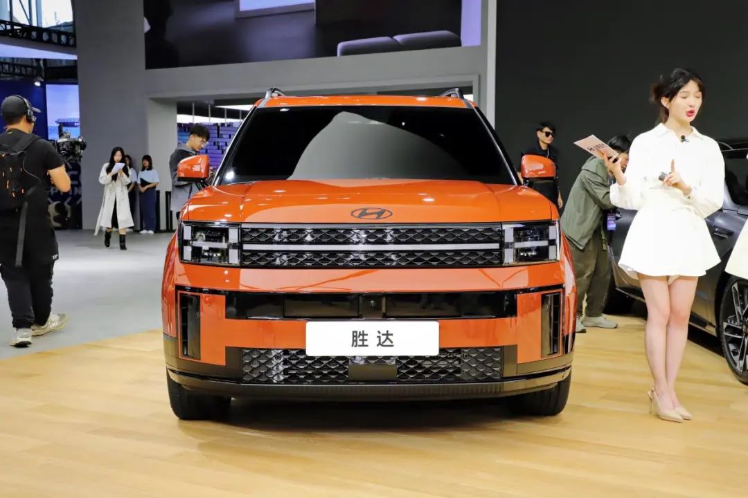 2米8轴距方盒子，4驱带锁，5/6/7座，总有一款是你的菜