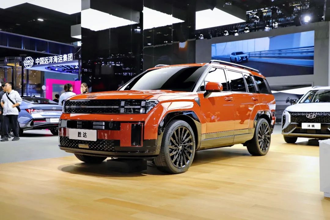 2米8轴距方盒子，4驱带锁，5/6/7座，总有一款是你的菜