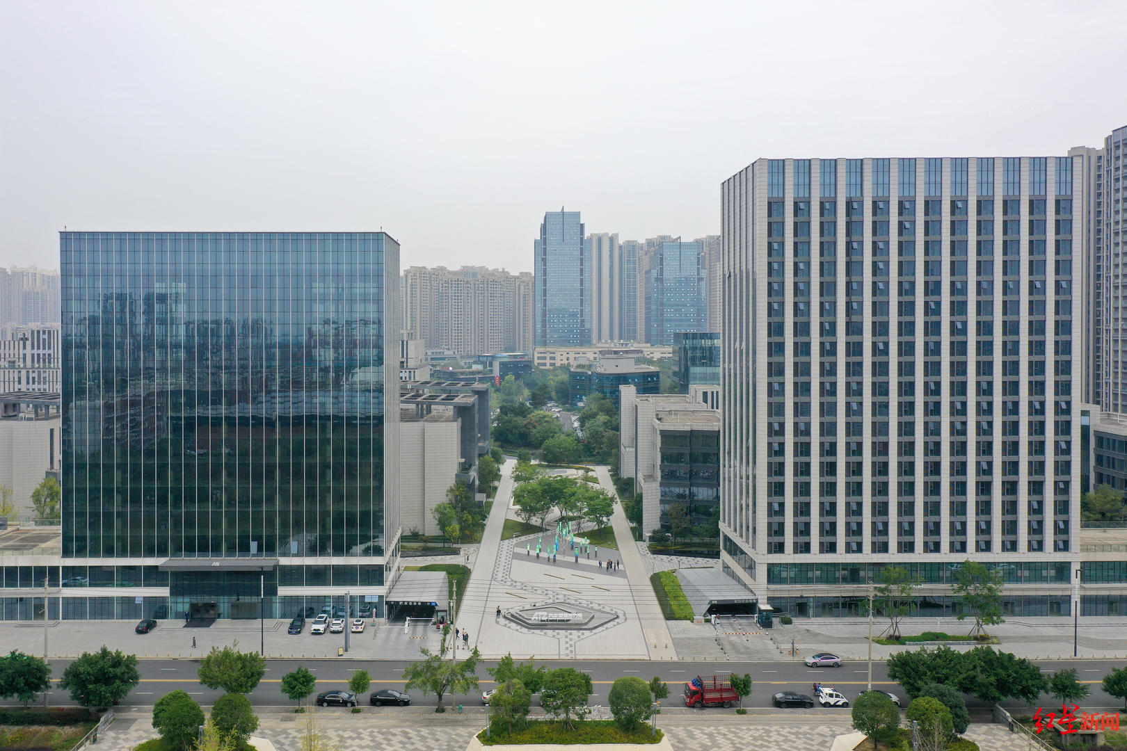 记者探园|测试里程近6万公里!成都经开区抢抓智能网联汽车产业发展新赛道,这些项目将落地→|中德|无人驾驶|成都市|丰田|四川省_新浪新闻