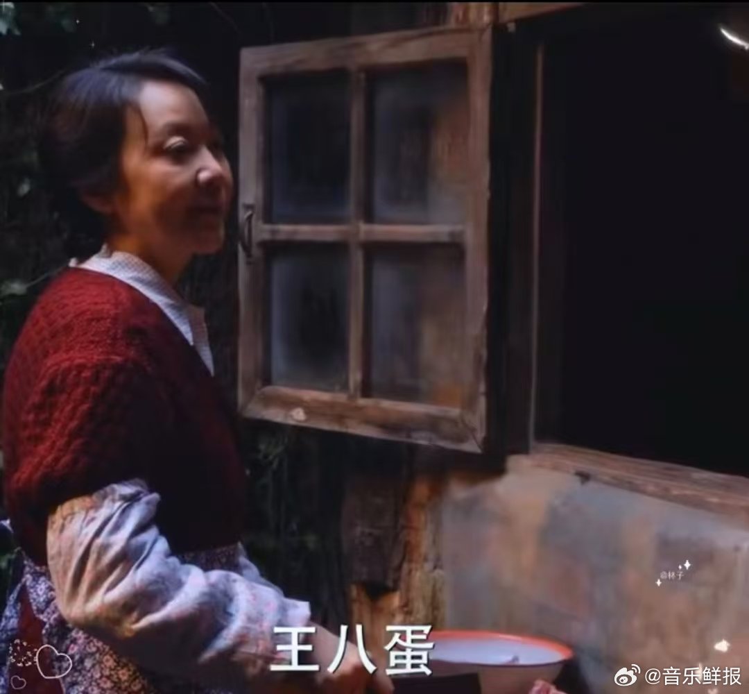 剧情跌宕起伏，《小巷人家》中黄玲遭遇吸血鬼家族，心痛不已，期待她的反击！|吸血鬼|黄玲|反击_新浪新闻
