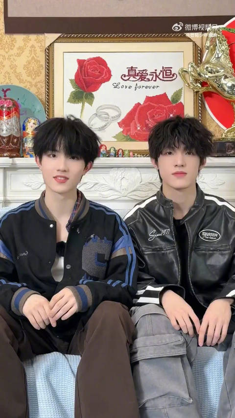️TOP登陆少年 APT APT 🎵 @TOP登陆少年-朱志鑫 @TOP登陆少年-张泽禹|张泽禹|朱志鑫_新浪新闻