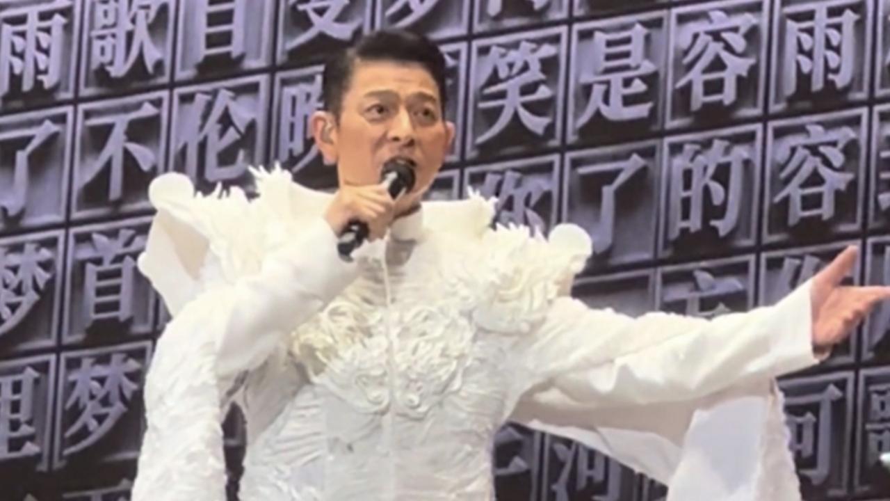 刘德华在台湾演唱《中国人》，引绿营政客酸言酸语，网友：玻璃心掉满地吗？|刘德华|政客|台湾省_新浪新闻
