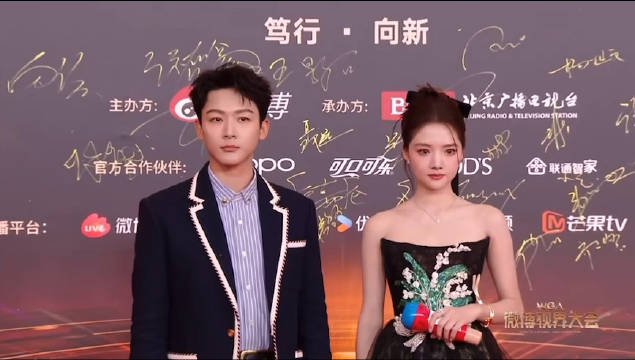 张晚意任敏携手走红毯|张晚意|任敏_新浪新闻