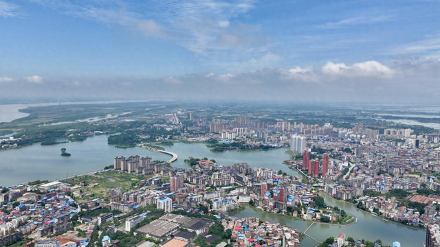 嘉鱼县城.新华社发(刘剑 摄)