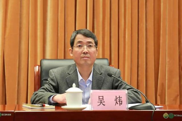 网站时任柳州市委书记郑俊康,被给予党内警告处分;时任柳州市市长吴炜