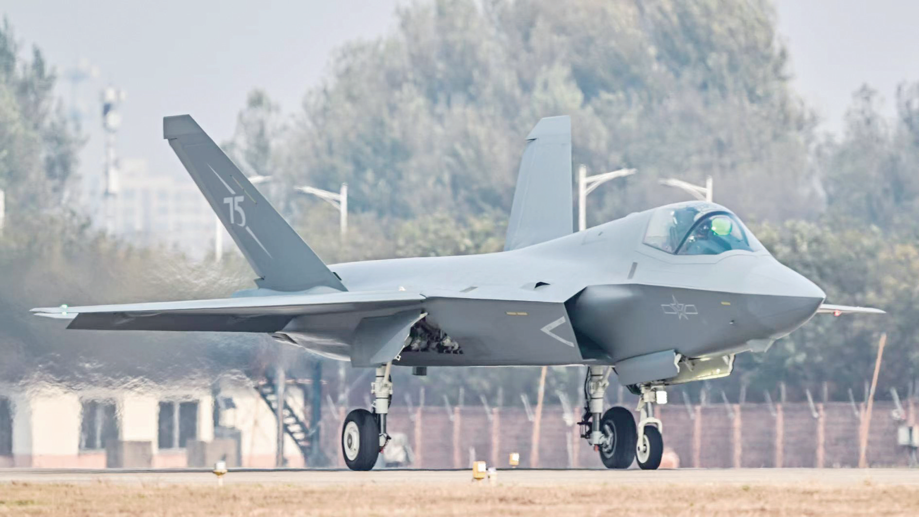 中国空军公开歼-35A隐形战机,专家:标志着中国进入双隐形战机时代|隐形战斗机|中国空军|珠海航展|中国|战斗机_新浪新闻