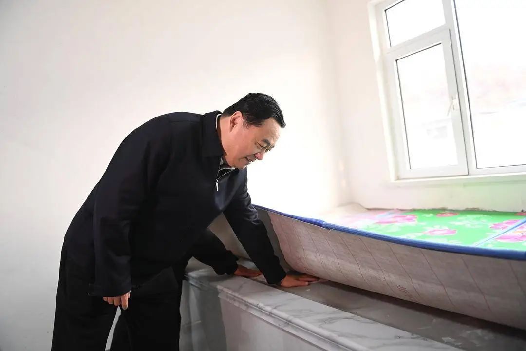 省委书记,省人大常委会主任郝鹏来到建昌县大屯镇唐王谷村集中新建