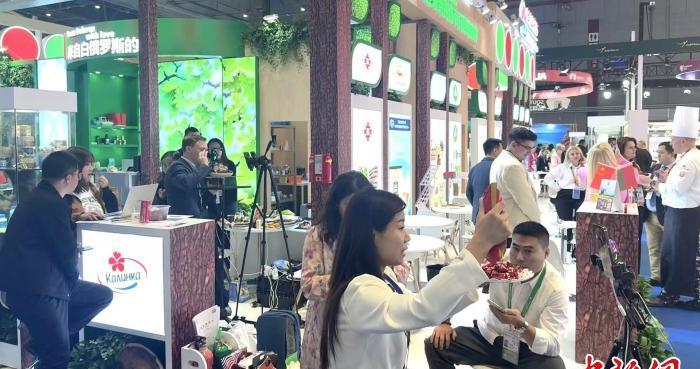 （第七届进博会）进博会遇到“双11”：人在逛展会、货已卖全球