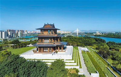 石家庄卧虎山揽胜阁。 梁子栋 摄