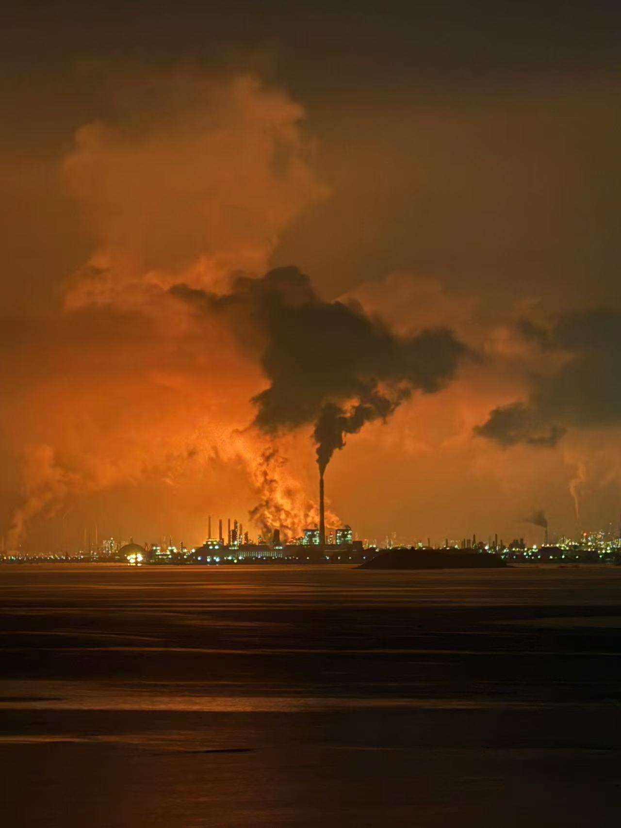 惠州大亚湾石化区疑似爆炸起火？！|惠州市|火灾|广东省|消防|惠州消防_新浪新闻