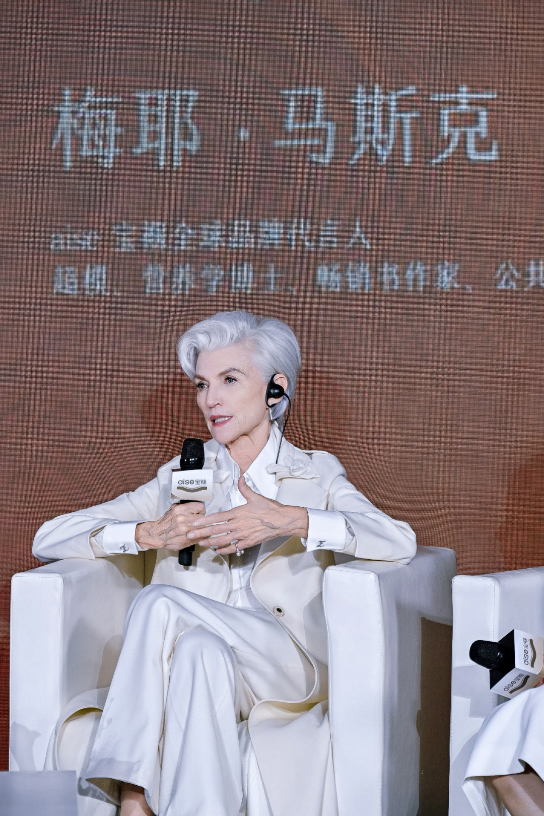 再狼狈的人生也能重启!梅耶·马斯克的爽文剧情始于四个字