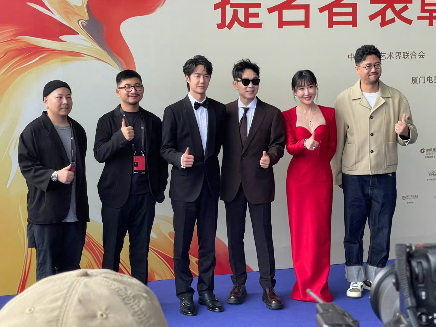《热烈》剧组制片人陈祉希、导演大鹏、主演王一博亮相金鸡奖提名者表彰仪式…|陈祉希|王一博|金鸡奖_新浪新闻