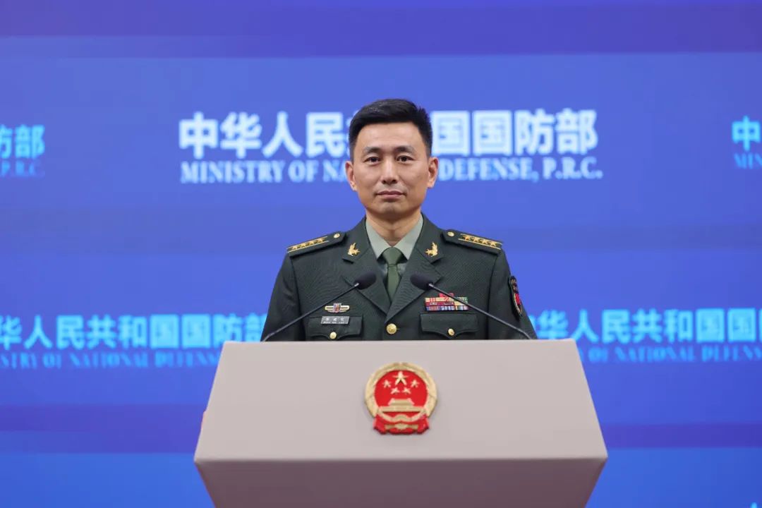 11月15日下午，促美國(guó)防部新聞發(fā)言人張曉剛大校就近期涉軍問(wèn)題發(fā)布消息。國(guó)防李曉偉 攝